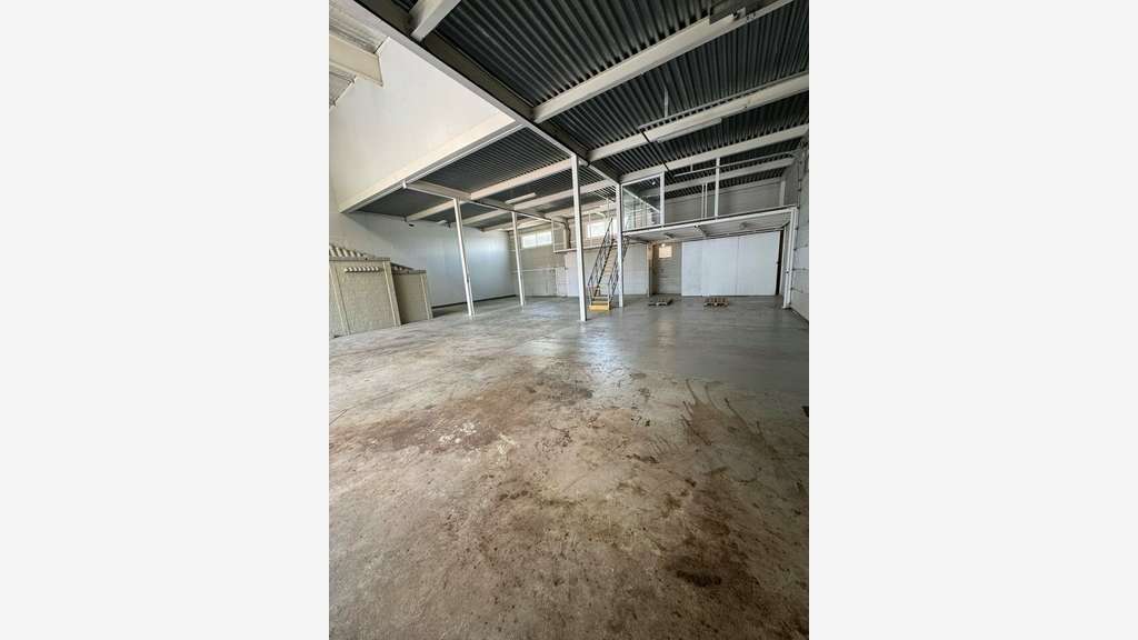 Entrepôt de 430m² à louer à Gemenos Aubagne
