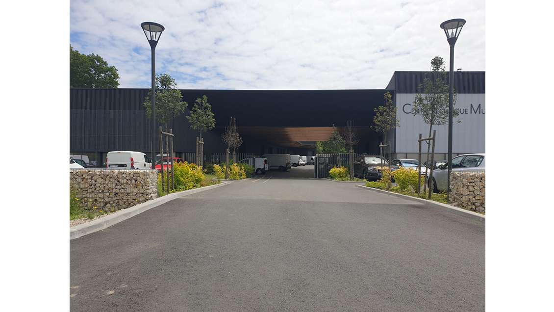 Entrepôt de 600m² à louer en ZA de gradignan