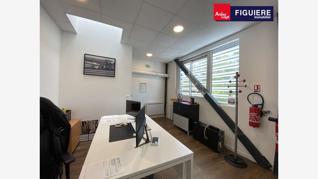 A louer entrepôt de 762m² à quai à Aix en Provence