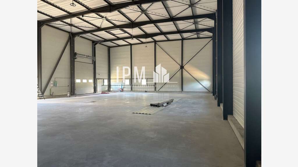 A louer entrepôt 400m² Brignoles ZA Nicopolis
