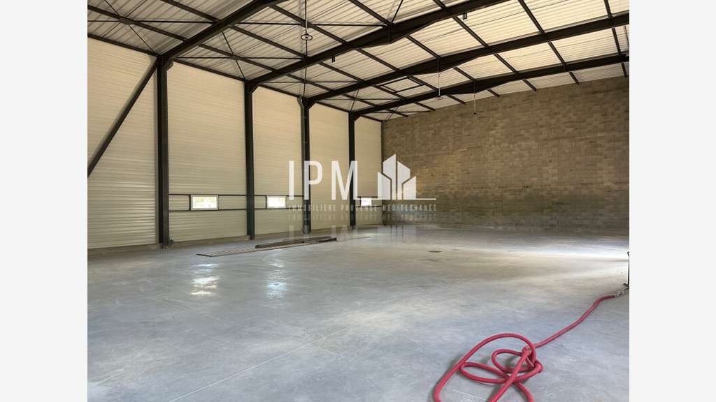 A louer entrepôt 400m² Brignoles ZA Nicopolis