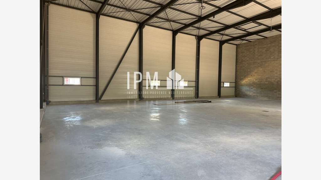 A louer entrepôt 400m² Brignoles ZA Nicopolis