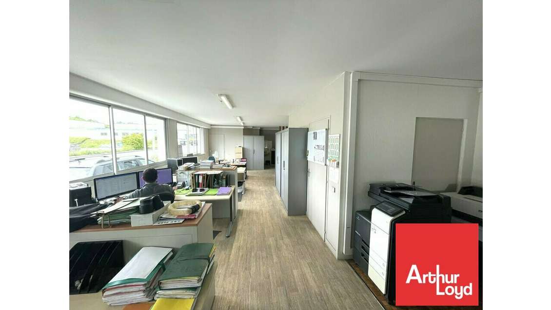 A louer entrepôt 1200m² Poitiers Zone République 1