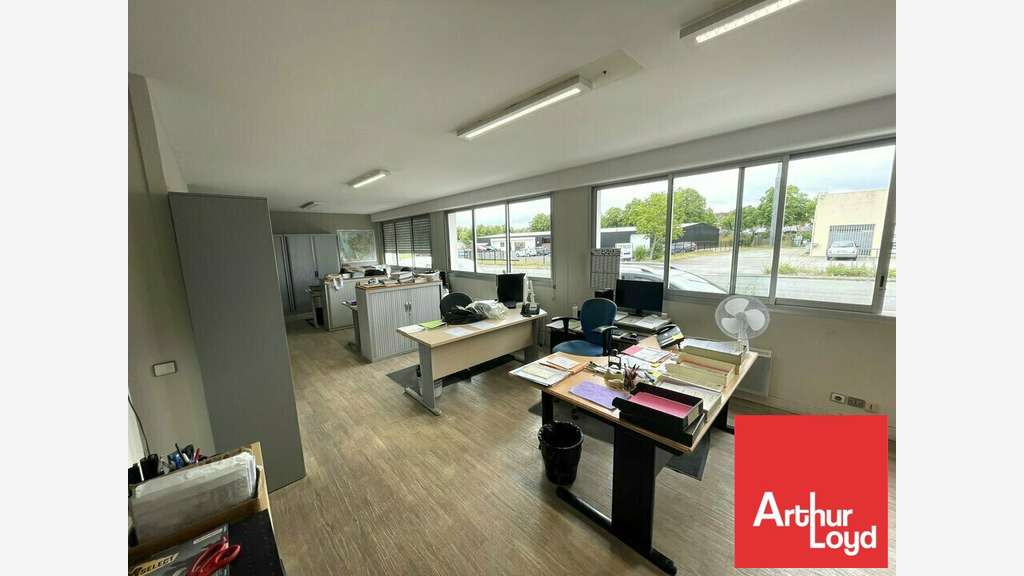 A louer entrepôt 1200m² Poitiers Zone République 1