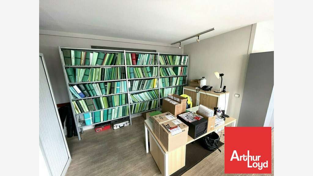 A louer entrepôt 1200m² Poitiers Zone République 1