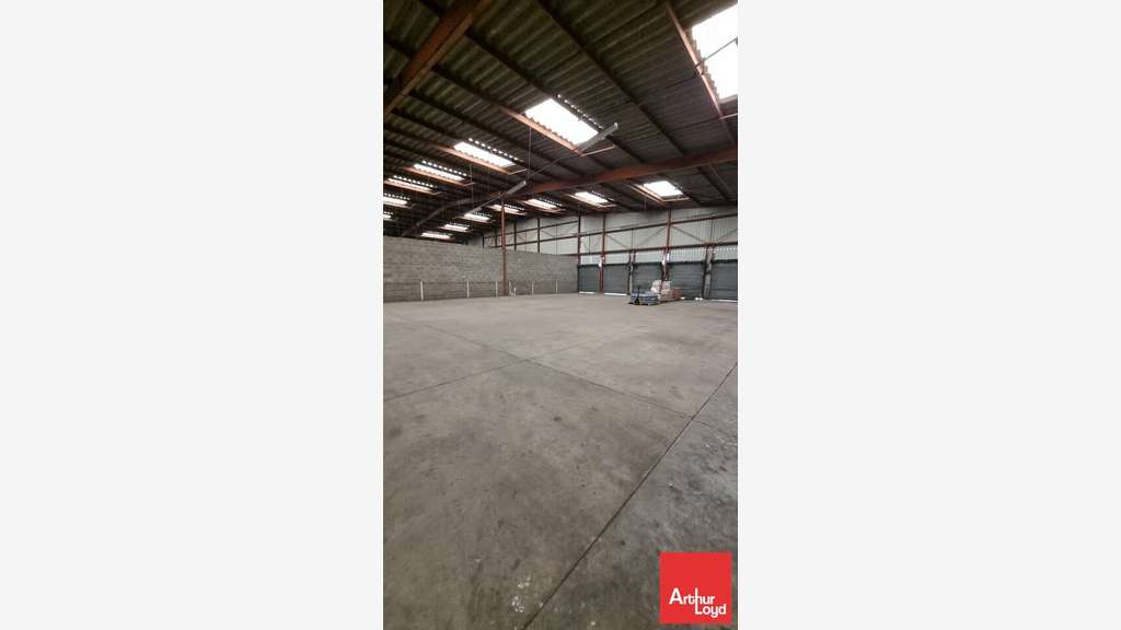 A louer entrepôt 1200m² Poitiers Zone République 1