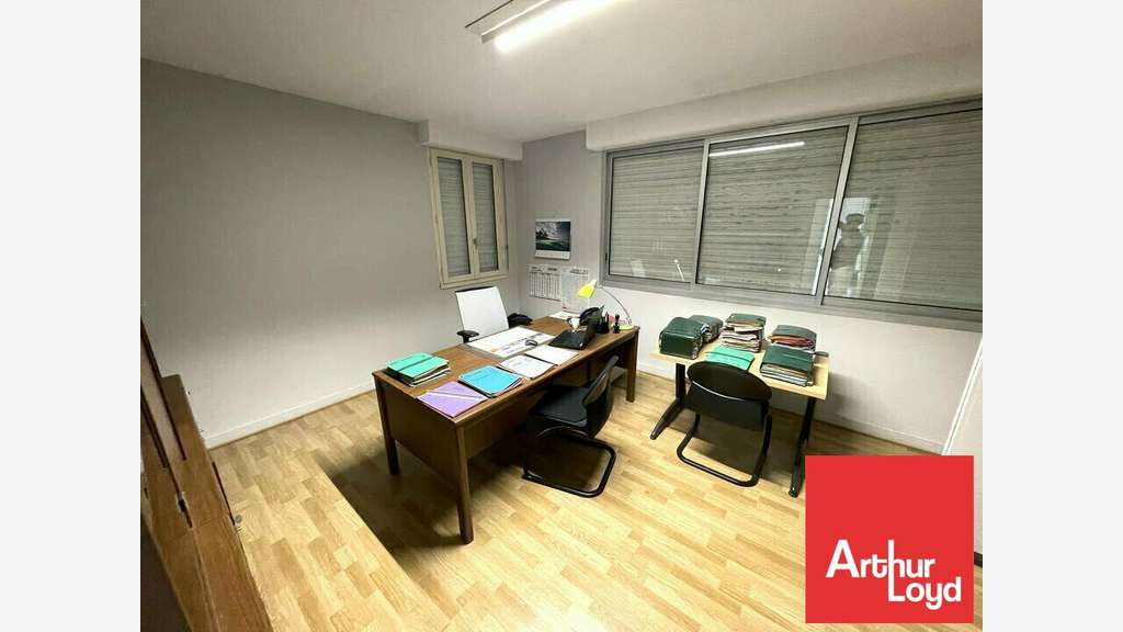 A louer entrepôt 1200m² Poitiers Zone République 1