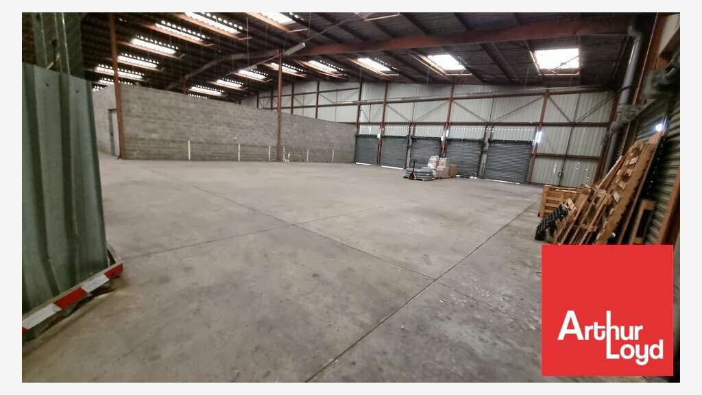 A louer entrepôt 1200m² Poitiers Zone République 1