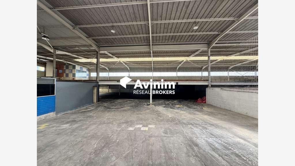 A louer entrepôt 2200m² à La Ville-du-Bois