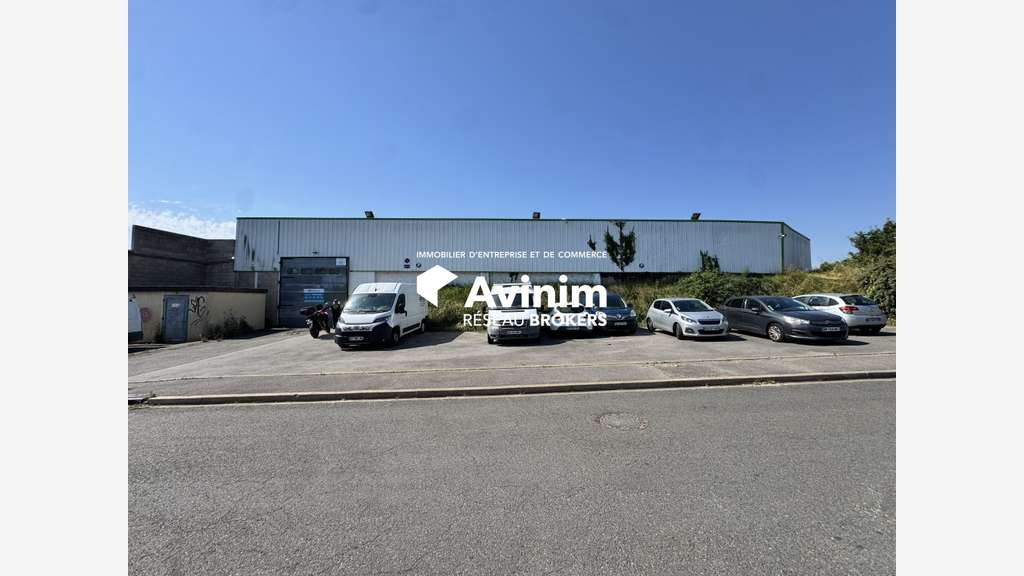 A louer entrepôt 2200m² à La Ville-du-Bois