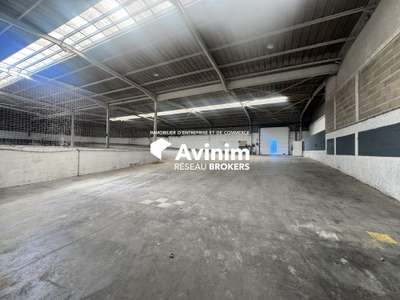 A louer entrepôt 2200m² à La Ville-du-Bois