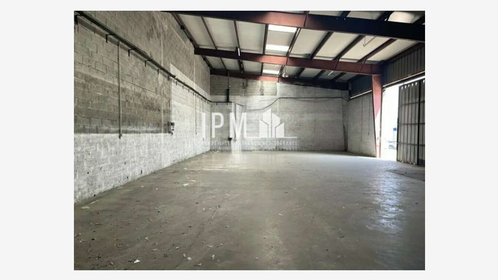 A louer entrepôt 768m² à Aubagne