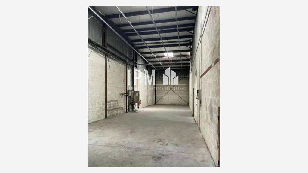 A louer entrepôt 768m² à Aubagne