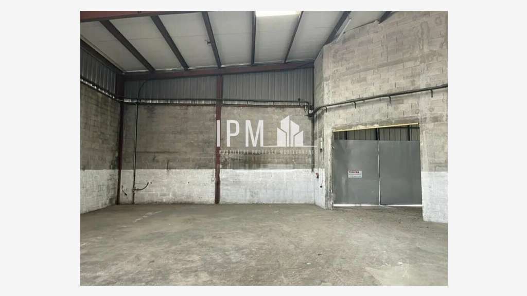 A louer entrepôt 768m² à Aubagne