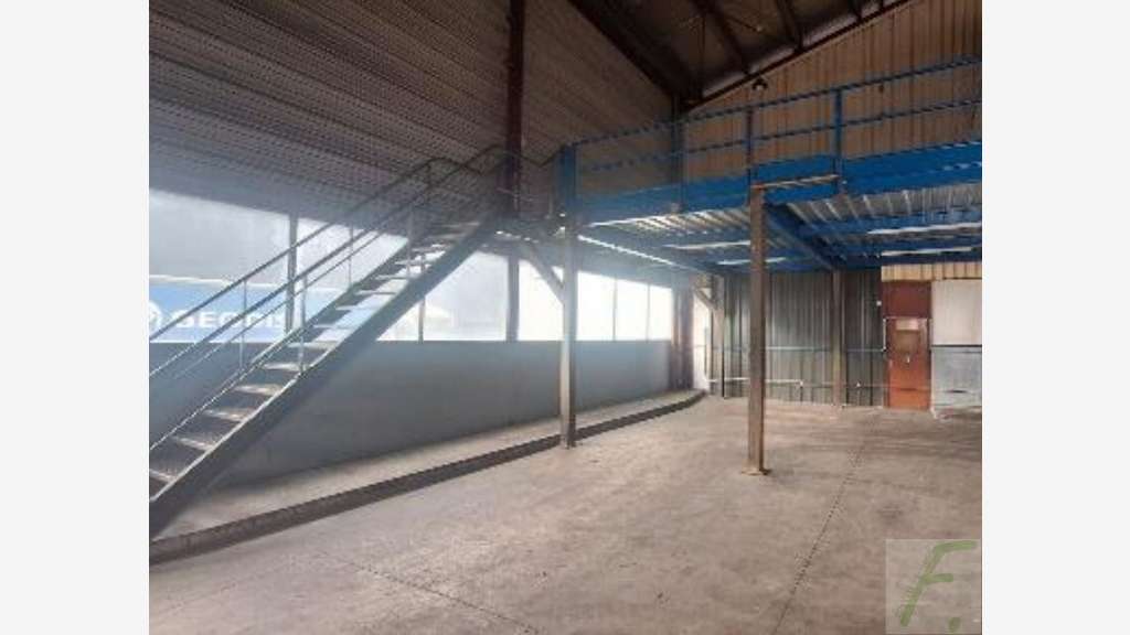 A louer entrepôt 350m² site industriel Pontcharra