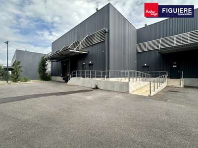 Loue entrepôt et bureaux récents 595m² Aix en Pce
