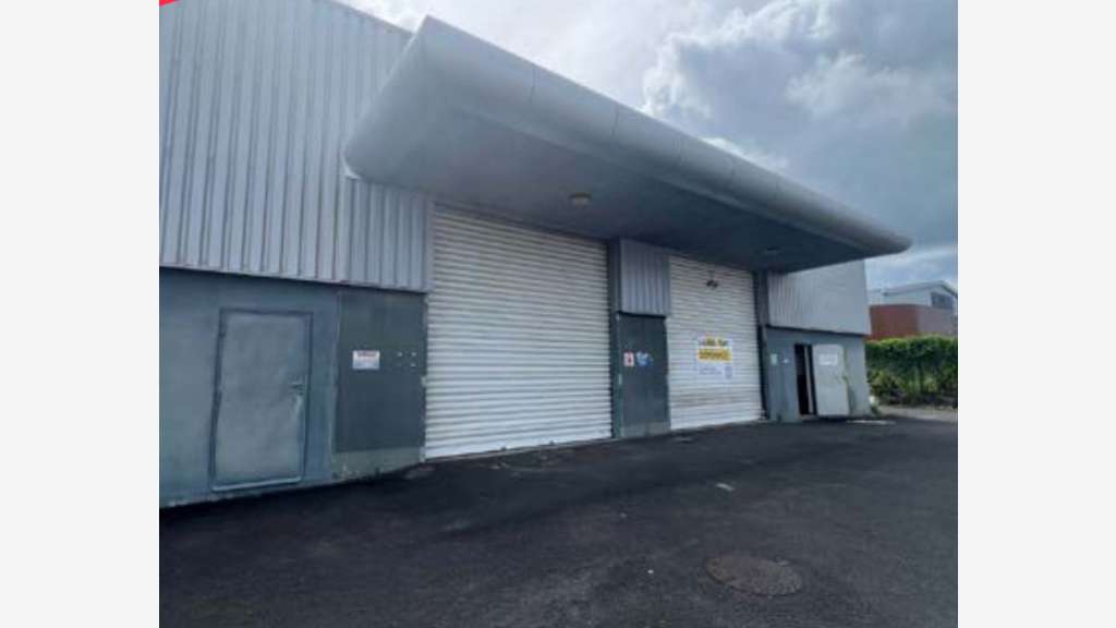A louer petit entrepôt 192m² à Baie-Mahault Jarry
