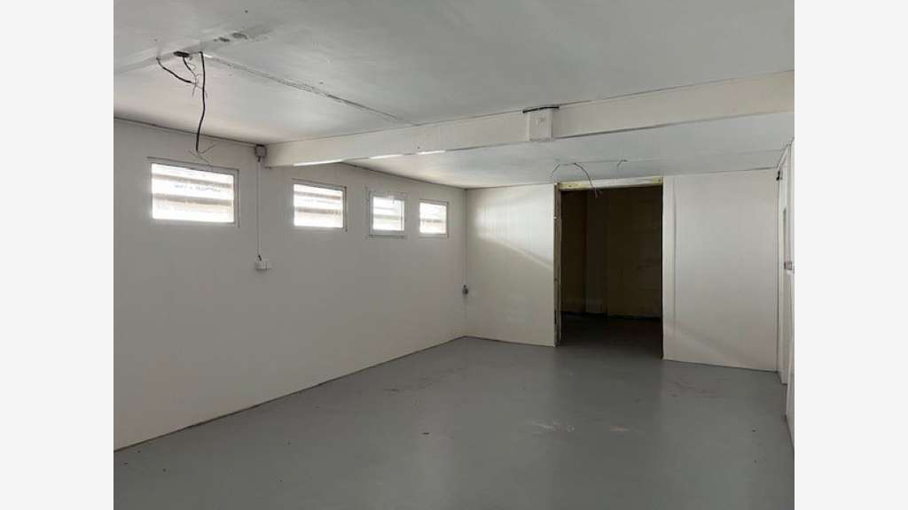 Entrepôt 600m² à louer sortie n°21 à Bègles