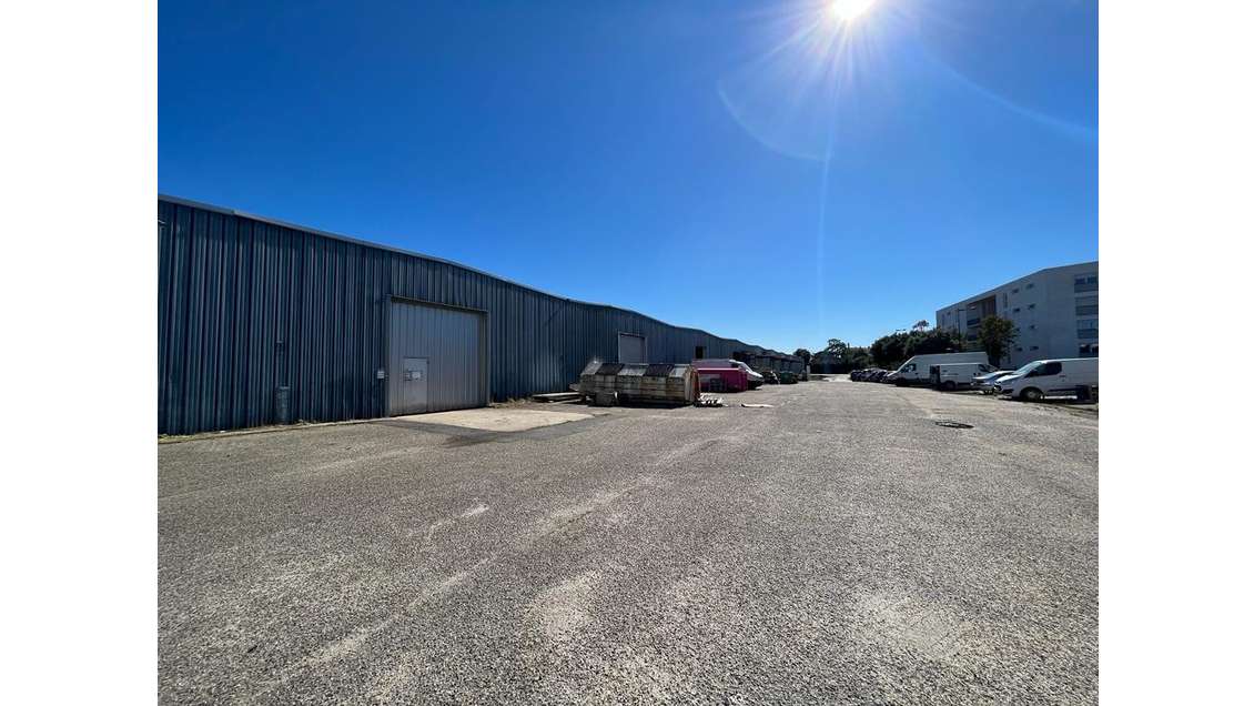 Entrepôt 600m² à louer sortie n°21 à Bègles