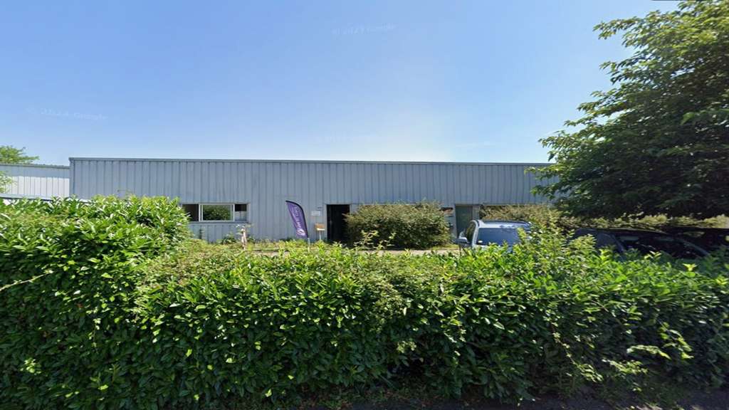 Entrepôt 230m² à louer à Bègles