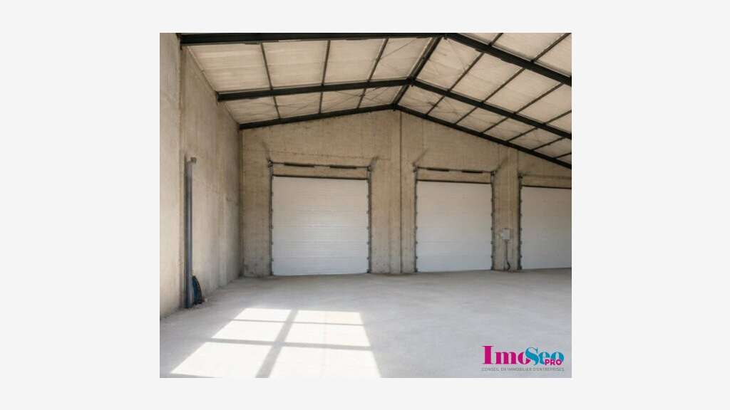 Entrepôt 410m² à louer à Bègles proche Boulevards