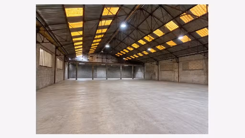 A louer entrepôt 700m² à Béville le Comte