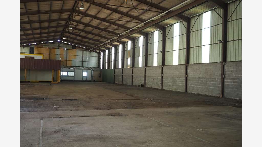 Location entrepôt 1100m² en Sud Bourgogne