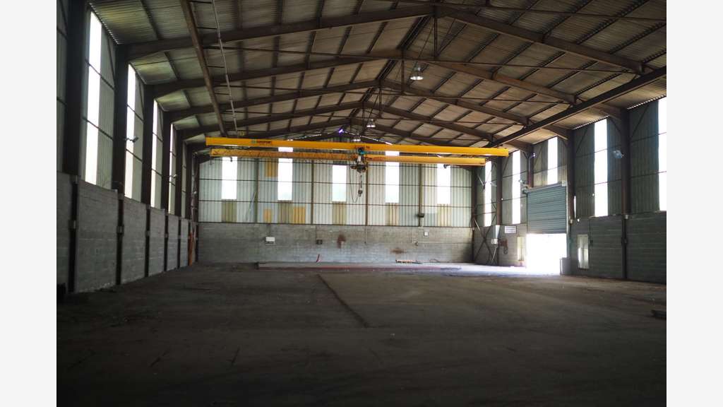 Location entrepôt 1100m² en Sud Bourgogne