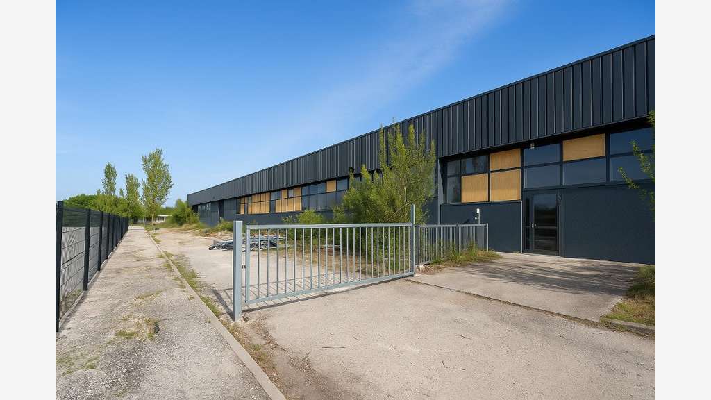 A louer entrepôt 1000m² ZI Bordeaux Nord