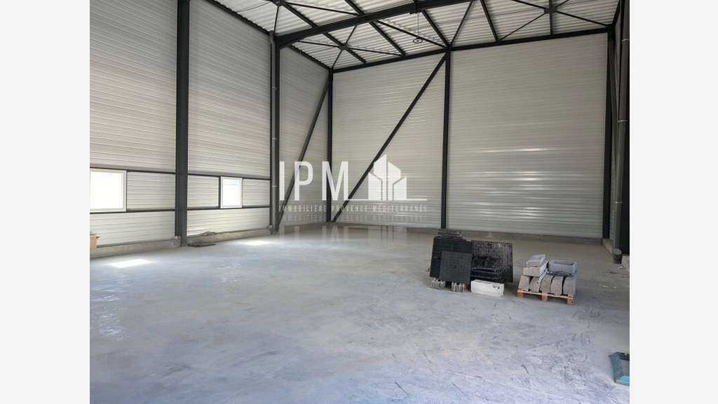 A louer entrepôt 200m² à Brignoles ZA Nicopolis