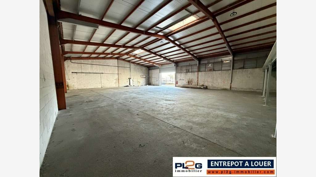 Entrepôt 424m² à louer à Brignoles