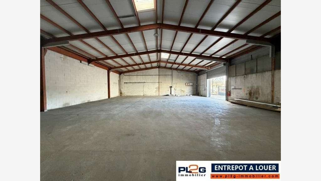 Entrepôt 424m² à louer à Brignoles