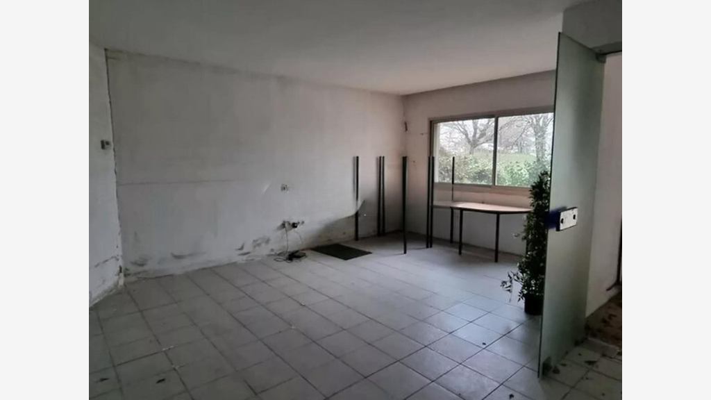 A louer local entrepôt 400m² à Brive