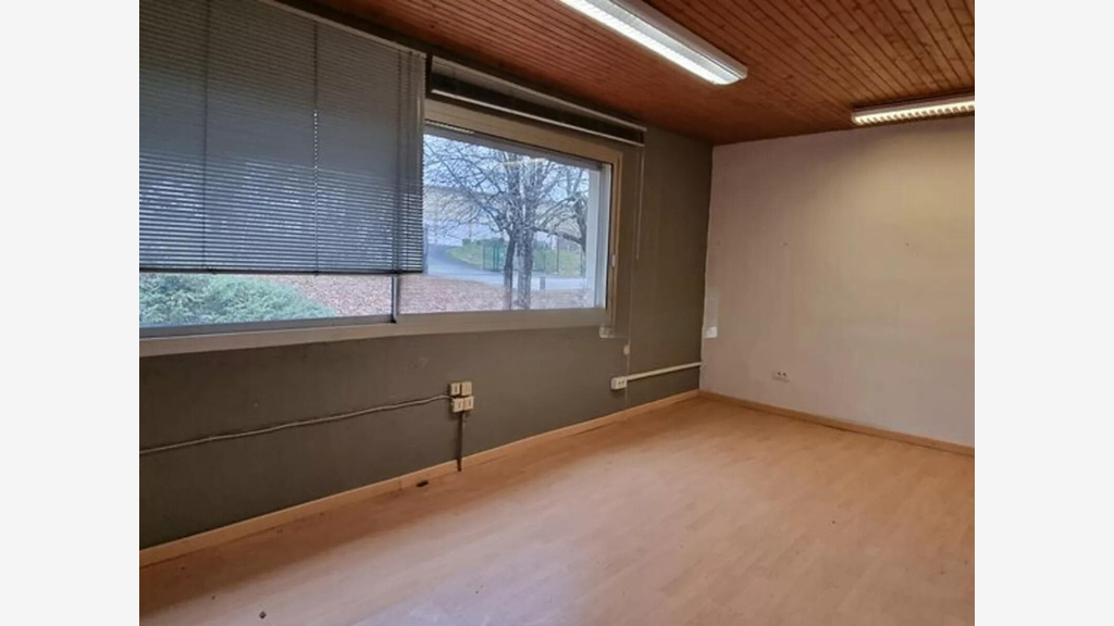 A louer local entrepôt 400m² à Brive