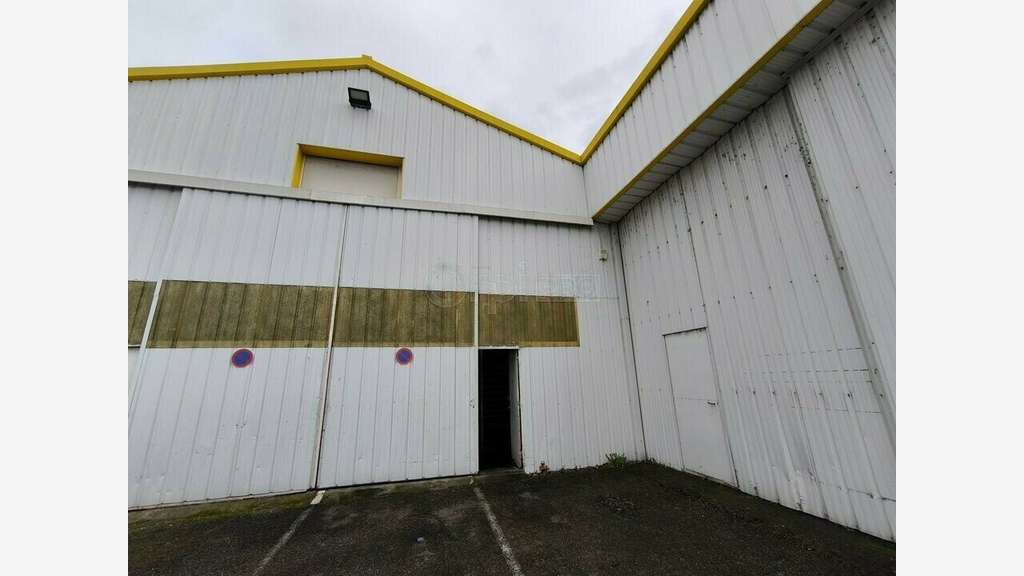 Entrepôt 230m² à louer à Brive accès rapide A20