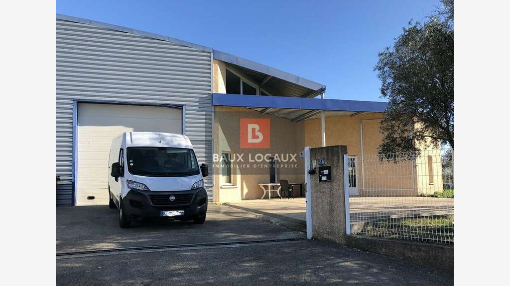 A louer entrepôt bureaux de 475m² à Marguerittes