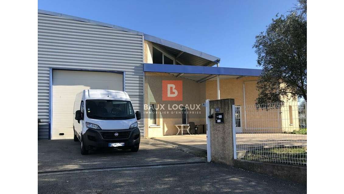 A louer entrepôt bureaux de 475m² à Marguerittes