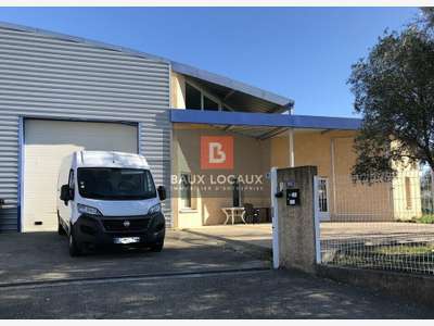 A louer entrepôt bureaux de 475m² à Marguerittes