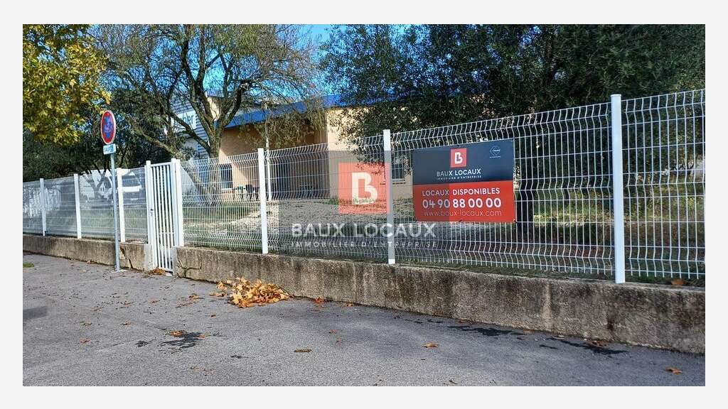 A louer entrepôt bureaux de 475m² à Marguerittes