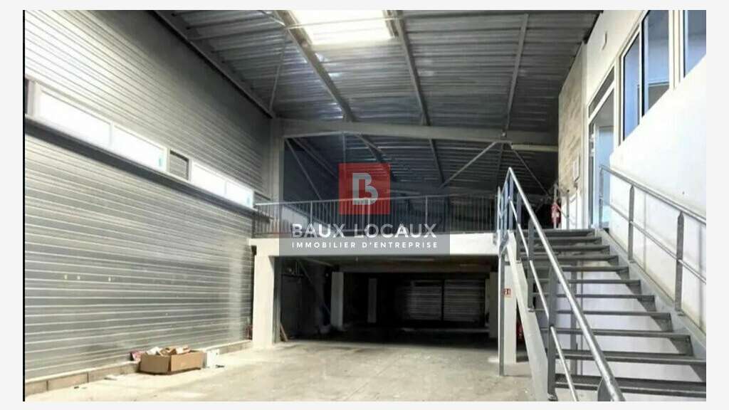 A louer entrepôt bureaux de 475m² à Marguerittes