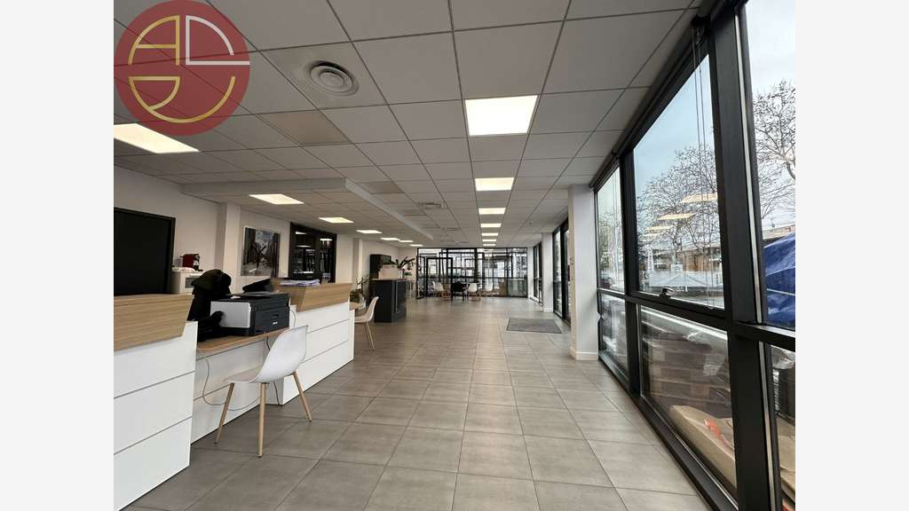 Location entrepôt bureaux de 700m² à Tournefeuiile