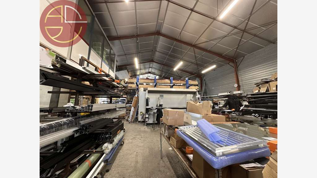 Location entrepôt bureaux de 700m² à Tournefeuiile