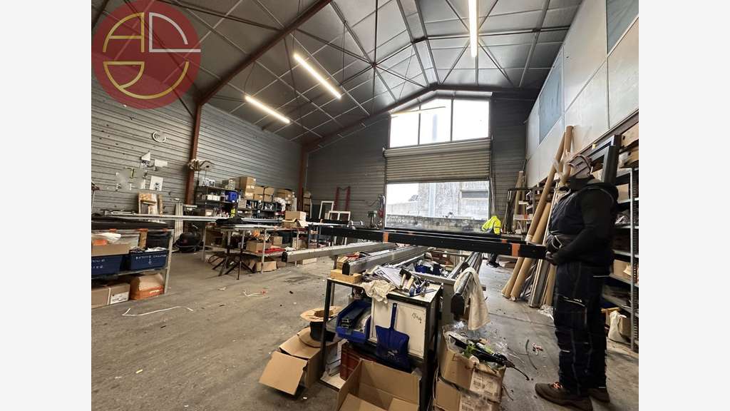 Location entrepôt bureaux de 700m² à Tournefeuiile