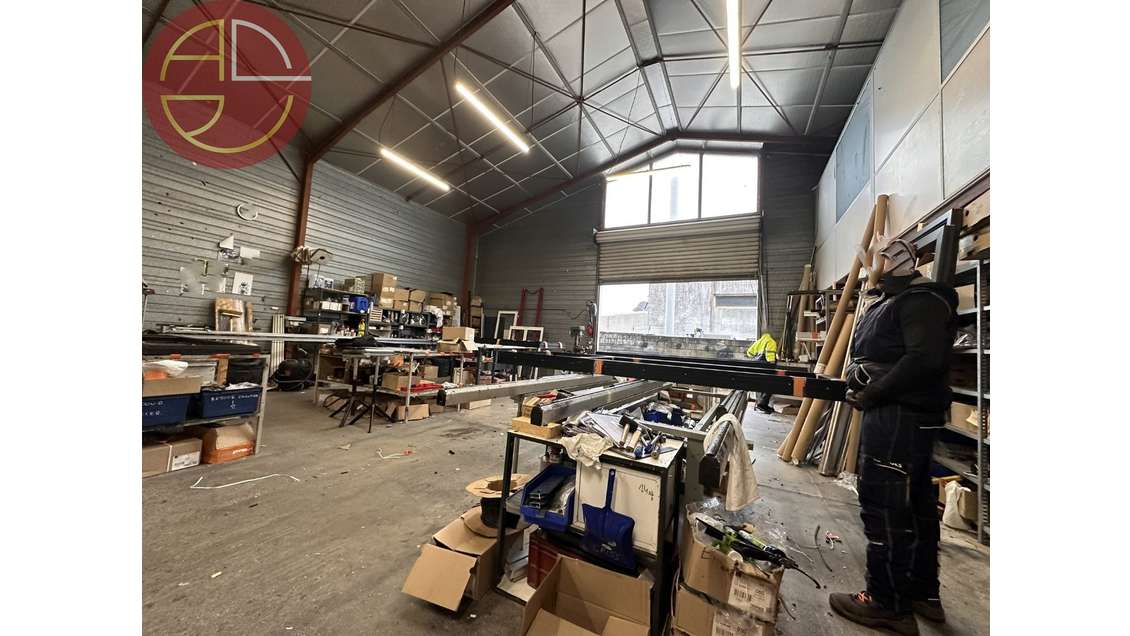 Location entrepôt bureaux de 700m² à Tournefeuiile