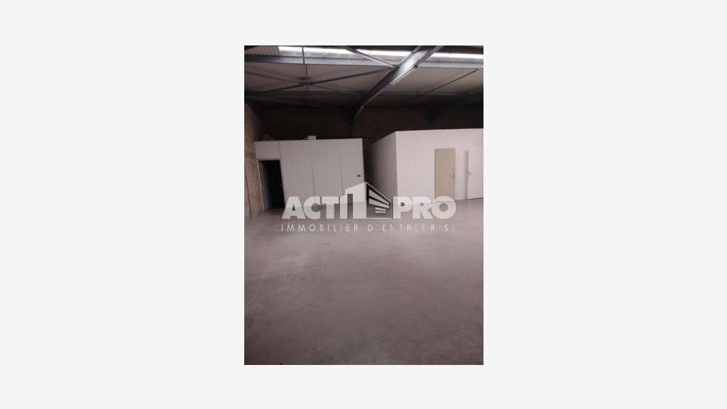 À louer entrepôt+bureaux 200m² à Perpignan