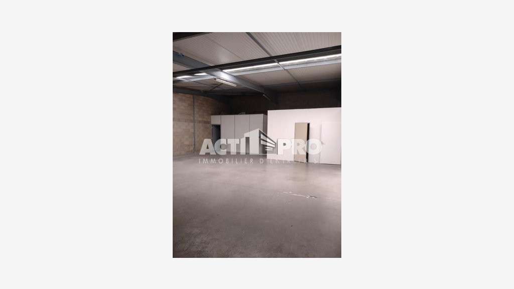 À louer entrepôt+bureaux 200m² à Perpignan