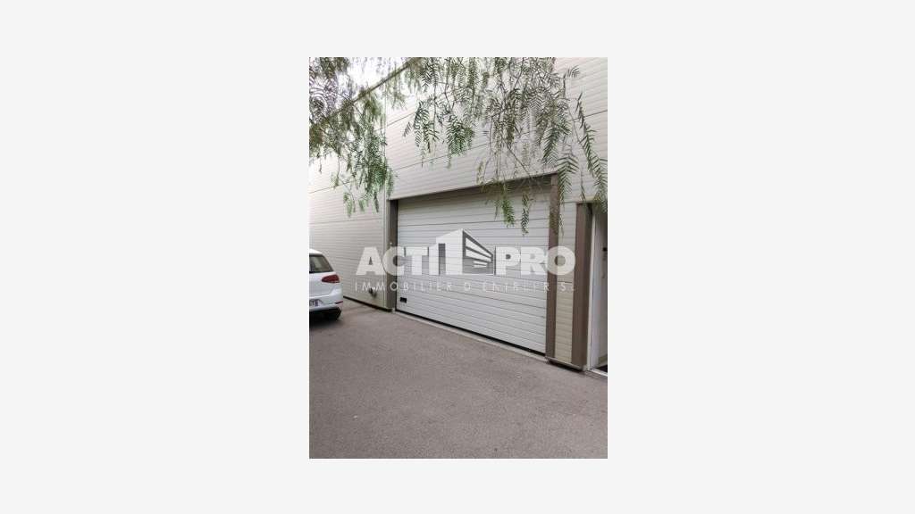 À louer entrepôt+bureaux 200m² à Perpignan