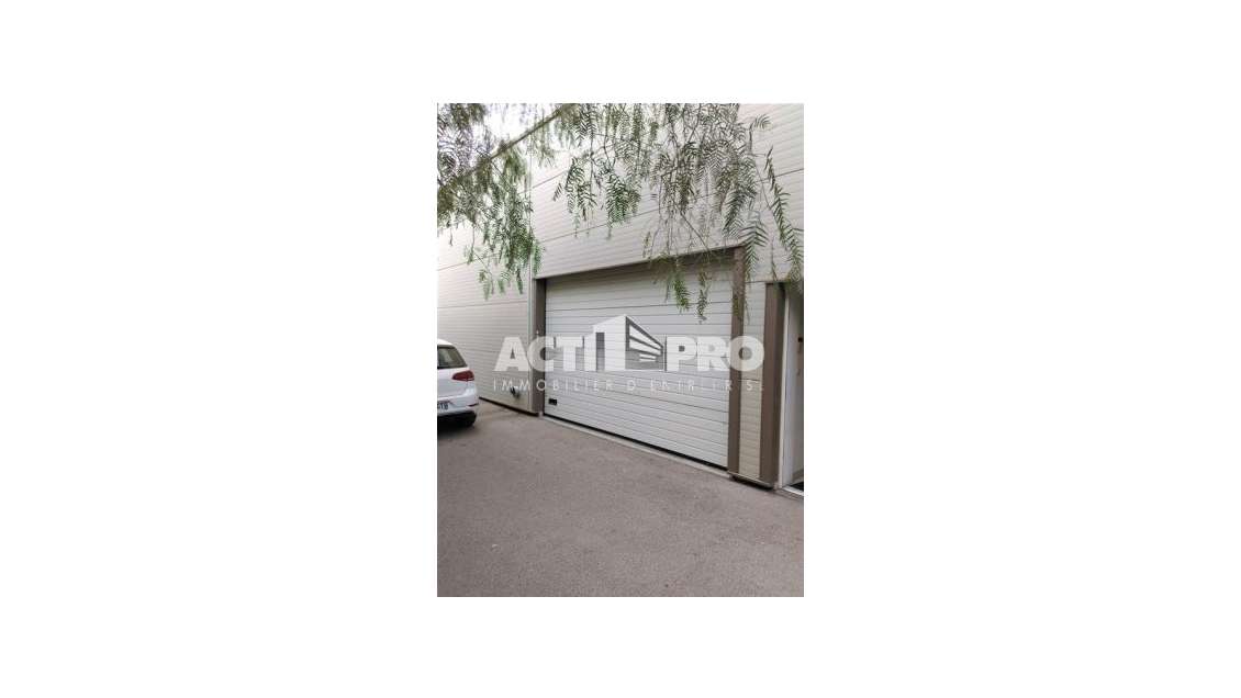 A louer entrepôt bureaux 200m² Pyrenees Orientales