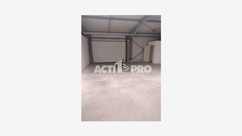 À louer entrepôt+bureaux 200m² à Perpignan