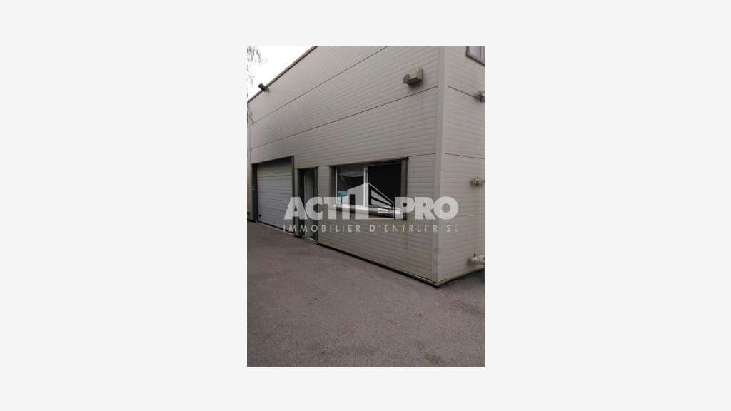 À louer entrepôt+bureaux 200m² à Perpignan